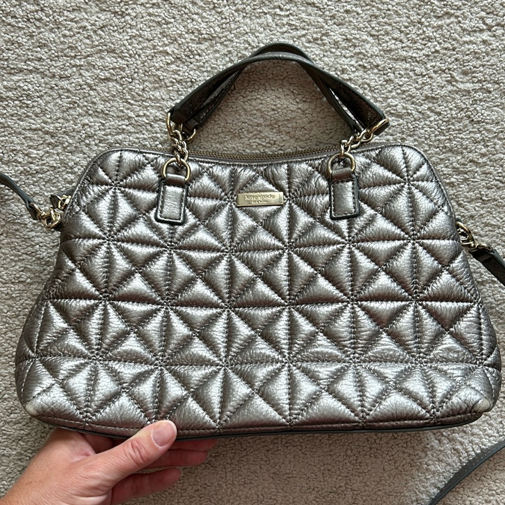 Kate Spade silver quilted leather handbag/crossbody bag. Good condition!